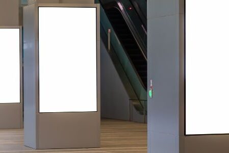 out-of-home-trends-2024 Out of home aussenwerbung im bahnhof